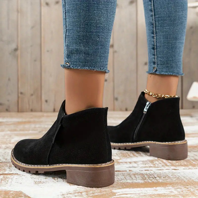 Leather flat bottom versatile boots