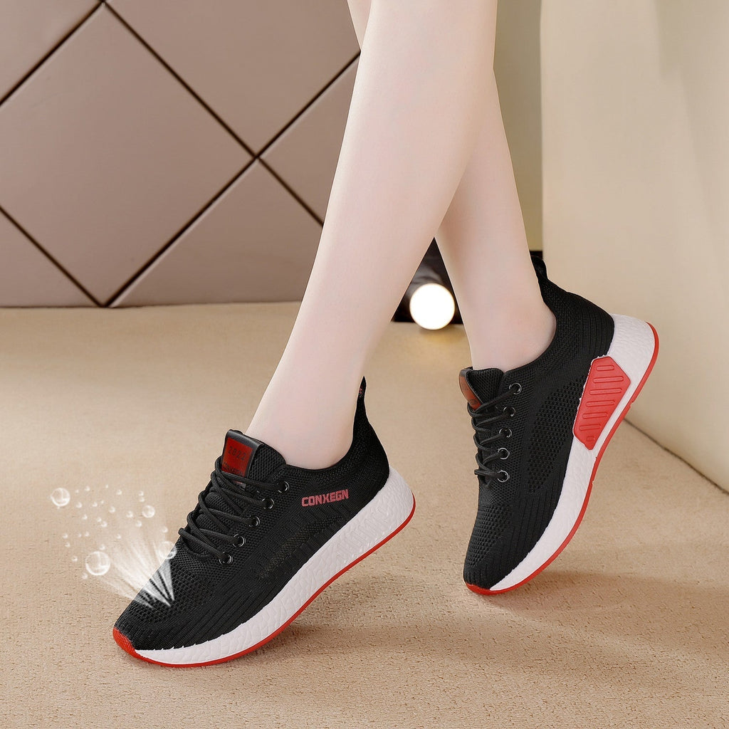 Breathable knitted trainers