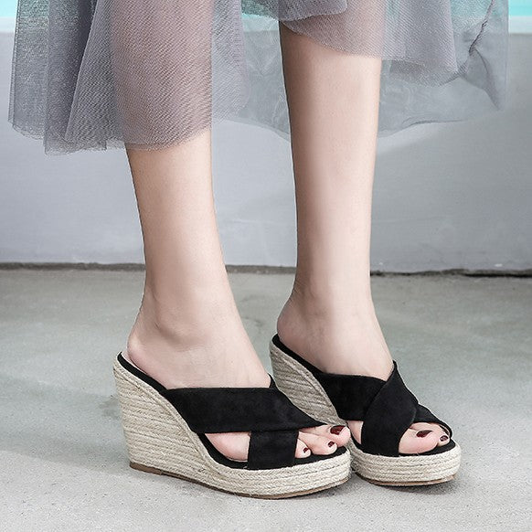 Summer shoe with wedge heel