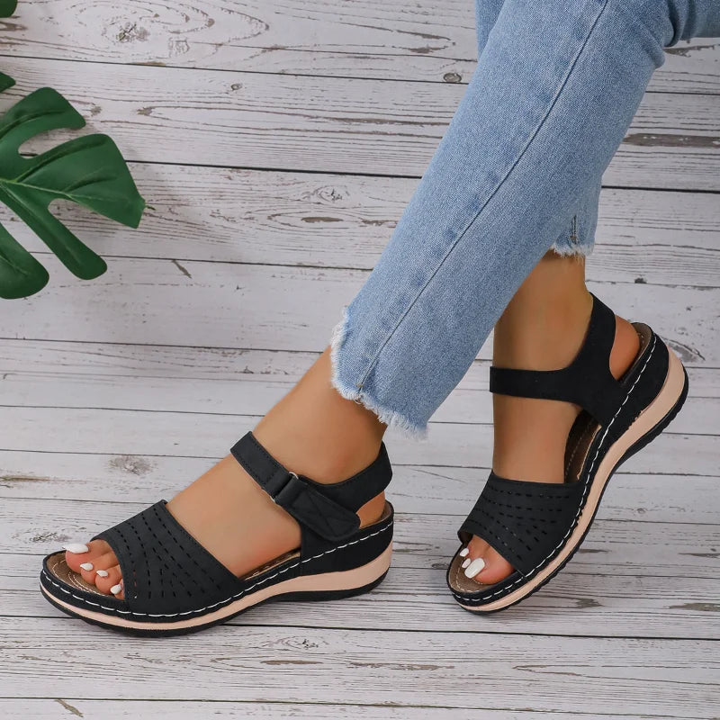 Comfortable flat beach sandals for women