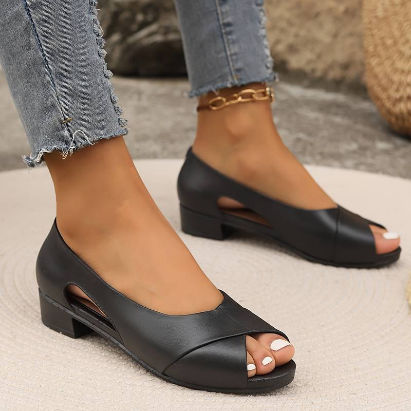 Comfortable and lightweight open-toed sandals